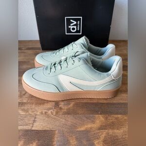 Dolce Vita Russo Sneakers Women’s Size 8 – Sage Green with Gum Sole, New in Box